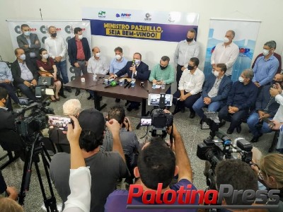 Ministro da Saúde discute estratégias de combate a covid-19 com prefeitos