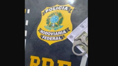 Homem vai à delegacia para imprimir declaração de acidente e é preso por roubo