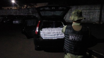 BPFRON APREENDE CARRO CARREGADO COM CIGARROS CONTRABANDEADOS DURANTE OPERAÇÃO HÓRUS EM TOLEDO