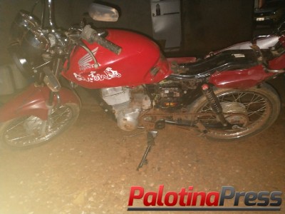 Terra Roxa - Indivíduo empina motocicleta, quase choca em viatura e após fuga acaba detido pela PM.