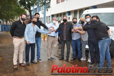 Duas Vans são entregues ao Esporte e a Cultura de Palotina