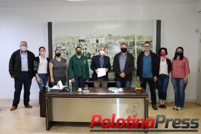 Programa Alimentação Escolar – Prefeito Luiz Ernesto de Giacometti assina contrato da agricultura familiar 
