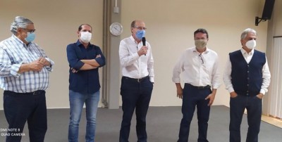 Prefeito participa da entrega da licença de início das obras da esmagadora de Soja em Palotina