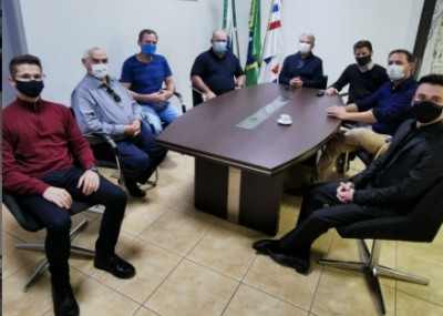 Reunião entre prefeitos de Palotina e Maripá trata sobre melhorias da estrada de divisa entre os municípios