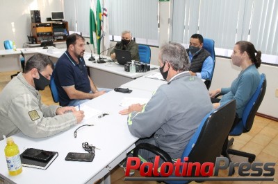 Secretário de Obras esclarece sobre projetos de sinalização a vereadores de Palotina