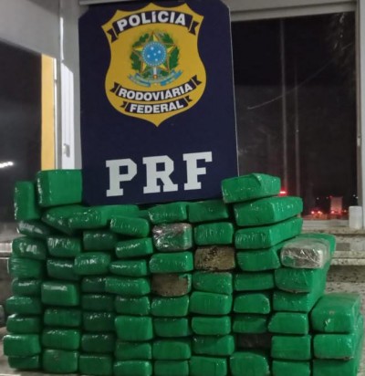 PRF apreende 54 kg de maconha na BR 277