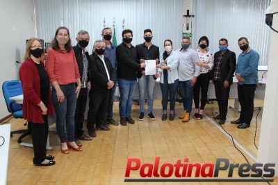 Câmara de Palotina homenageia estudante João Pedro Silvestre Armani e professora Carlise Debastiani