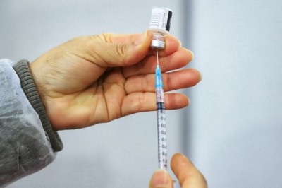 7 milhões de doses foram aplicadas no Paraná; 63% dos adultos já receberam uma vacina