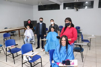 Curso de Corte básico Feminino e Escova em Palotina