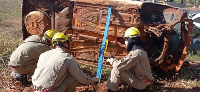 Corpo de Bombeiros Militar de Palotina realiza treinamento de salvamento veicular