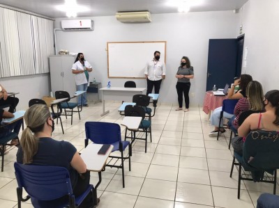 Oficina de Bordados com Chinelos inicia na Secretaria de Indústria, Comércio e Turismo