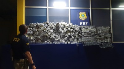 PRF apreende 318 kg de maconha em Santa Terezinha do Itaipu