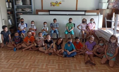 ESCOLA JEAN PIAGET- Alunos estão aprendendo dança folclórica portuguesa