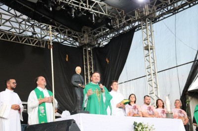 Show com Padre Ezequiel marcou segundo dia de comemoração