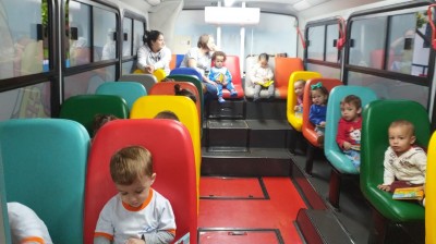 Bibliônibus leva incentivo à leitura nas Escolas e Cmei’s