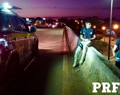 PRF socorre mulher e impede suicídio no viaduto da JK em Foz do Iguaçu 