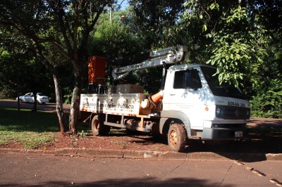 Prefeitura de Palotina instala luminárias de LEDs no bosque do Bairro Santa Terezinha