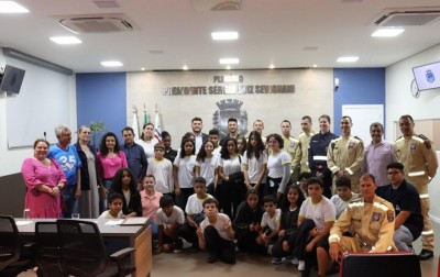 Estudantes da Escola Shirley Saurin visitam Câmara de Palotina