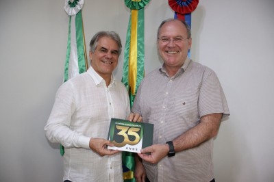 Prefeito Luiz Ernesto recebe convite para inauguração da nova sede administrativa da Sicredi