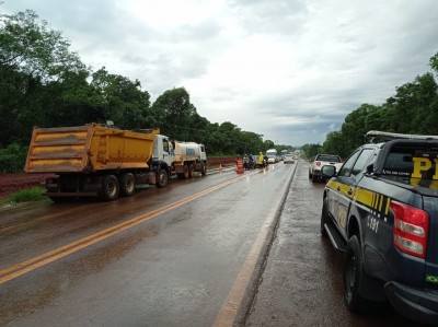 Interdição parcial devido a queda de barreira na Avenida das Cataratas