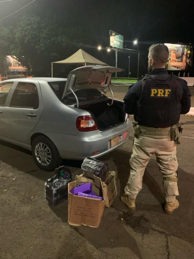 Após condutor desobedecer ordem de parada, PRF apreende 49 quilos de maconha em Santa Terezinha de Itaipu (PR)