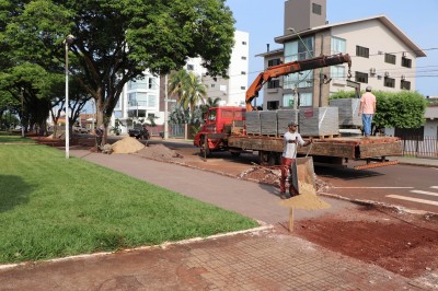 Palotina inicia obras de revitalização da calçada na Praça Padre Rafael Pivetta