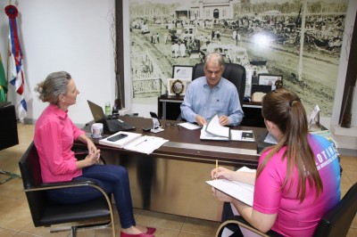 Prefeito Luiz Ernesto de Giacometti retorna ao cargo de Chefe do Executivo de Palotina