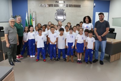 Alunos da Escola Vitorino visitam Câmara de Vereadores de Palotina