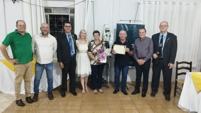 Rotary de Assis Chateaubriand (PR) homenageia associado e funcionária da C.Vale