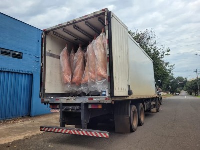 Sete pessoas são presas em operação da PF que apura transporte de armas e drogas em meio a cargas de carne suína