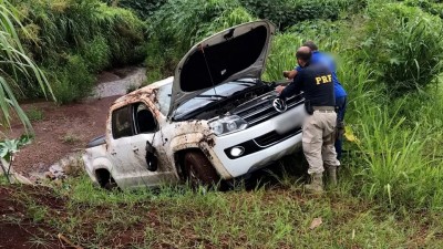 Caminhonete vai parar em riacho após capotar em Cascavel