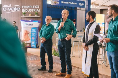 Pesquisadores participam de dia de campo da C.Vale