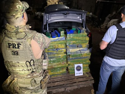 PRF e PM/PR descobrem depósito de maconha em Cascavel/PR