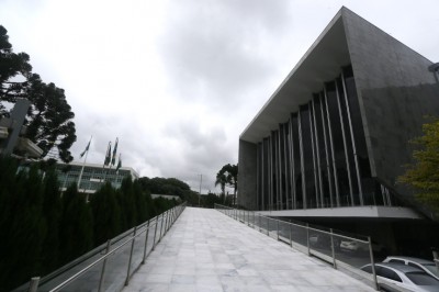 Homenagens, votações e debates sobre temas como pedágio, educação, e dengue movimentam o parlamento