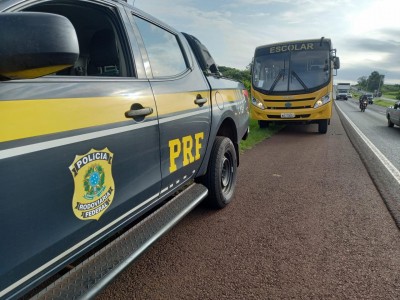 Volta às Aulas 2024: PRF realiza operação de fiscalização a transportes escolares em Foz do Iguaçu (PR) e região