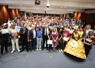 Escolas de samba campeãs do carnaval de Curitiba são homenageadas pela Assembleia Legislativa