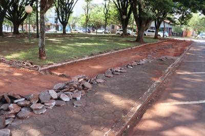 Prefeitura de Palotina inicia revitalização do calçamento da Praça Waldemar Gregório Empinotti