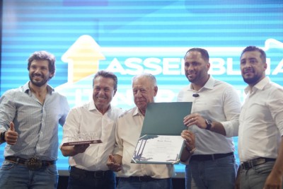 Personalidades de Umuarama e região são homenageadas durante abertura da Assembleia Itinerante