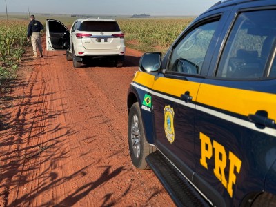 PRF recupera na fronteira Hilux roubada no Rio de Janeiro