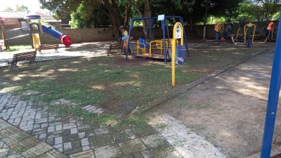 Prefeitura de Palotina realiza manutenção em parque infantil no Jardim Social