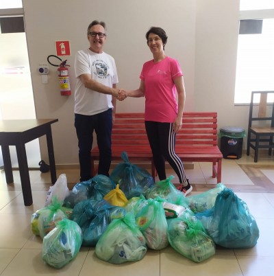 Cultura entrega ao CARTA alimentos arrecadados com espetáculo musical