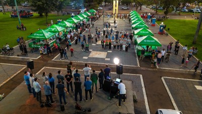 Sicredi oficializa entrega de barracas para a Feira do Produtor de Palotina