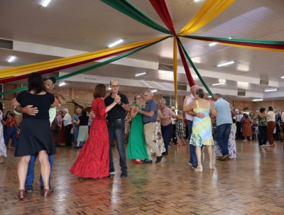 Baile da Melhor Idade é destaque na programação da Expo Palotina 2025