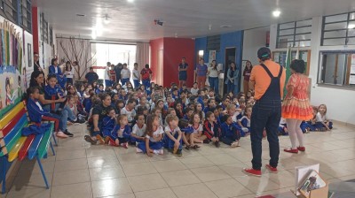 Teatro leva conscientização às escolas de Palotina na luta contra a exploração infantil