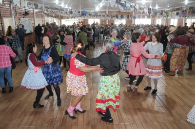 Festa Junina anima os Clubes da Terceira Idade de Palotina