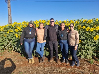 Equipe de combate à dengue realiza limpeza às margens da PR-182 Equipe de combate à dengue realiza limpeza às margens da PR-182