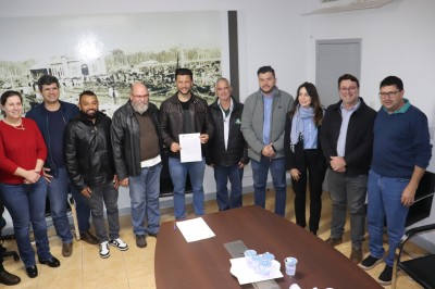 Prefeito Rodrigo Ribeiro oficializa entrega de projeto para compra da AFITRA à Câmara