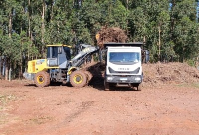 Prefeitura de Palotina realiza força-tarefa de limpeza no distrito de São Camilo e na Vila Rural