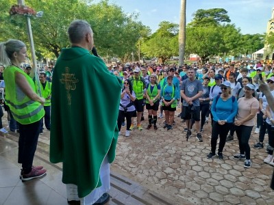 Fiéis participam da 2ª edição do Caminho das Sete Capelas