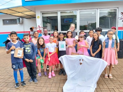 Alunos do 4º ano da Escola Vitorino doam sabonetes ao Hospital Municipal de Palotina